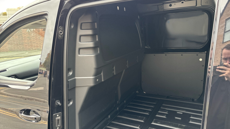 Ford Transit Connect 250 L2 Petrol 1.5 EcoBoost PHEV 150 Limited Van Auto